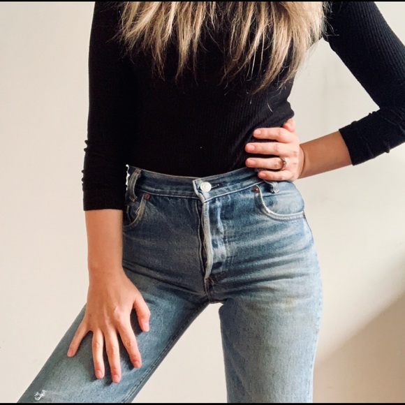 🍑SOLD🍑 TINY Vintage Levi’s Jeans 27W Thrashed - Picture 2 of 8